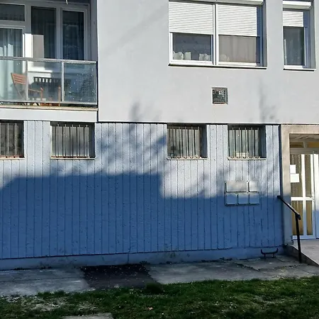Strand-lak Apartman *
