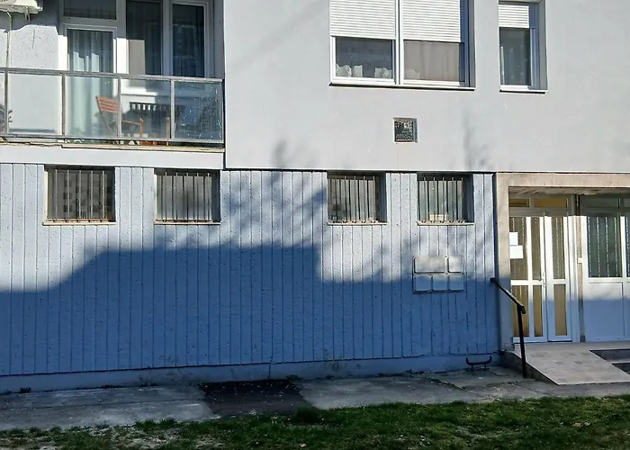 Strand-lak Apartment *